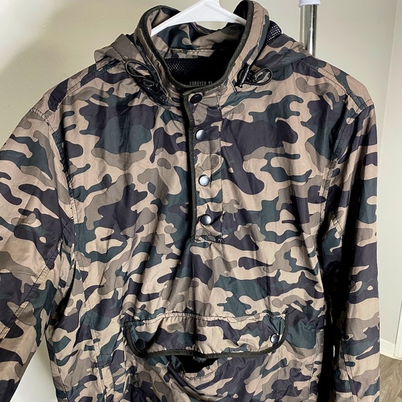 Forever 21 men, Army print, beige dark green grey, windbreaker, 2-way hood - Picture 1 of 2